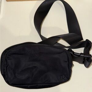 Black Lululemon belt bag ✨